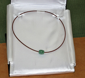 jade-wire-necklace jade-wire-necklace